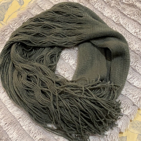 Beautiful knit scarf - Picture 3 of 8